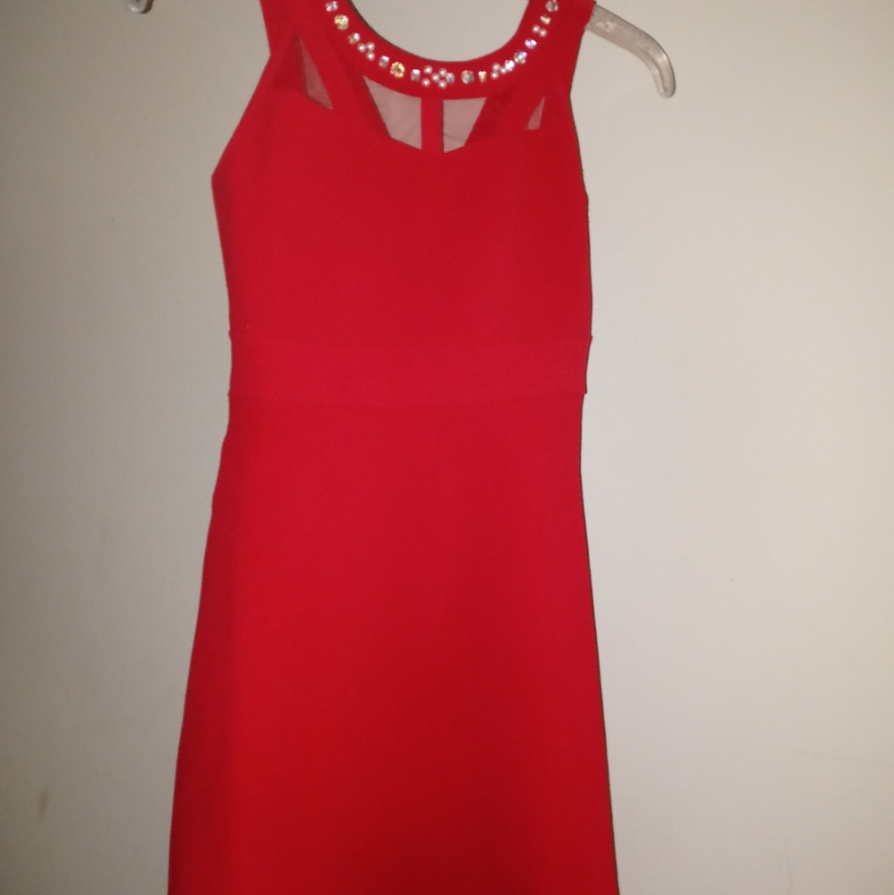 Red spring time dress - Picture 3 of 3